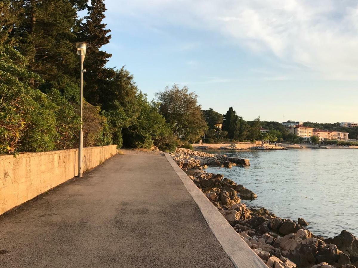 Apartment Aquamarin, Blizu Mora S Pogledom Na More, Za Do 6 Osoba Malinska Kültér fotó