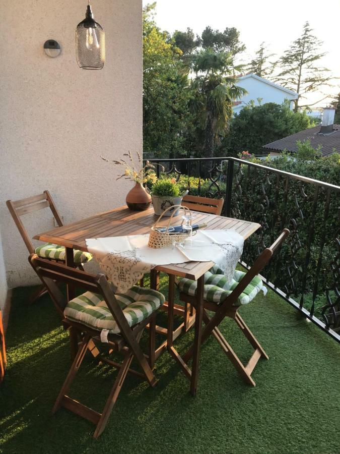 Apartment Aquamarin, Blizu Mora S Pogledom Na More, Za Do 6 Osoba Malinska Kültér fotó